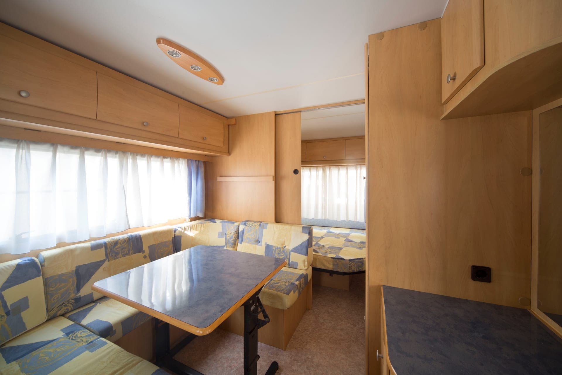 CARAVANE — 3