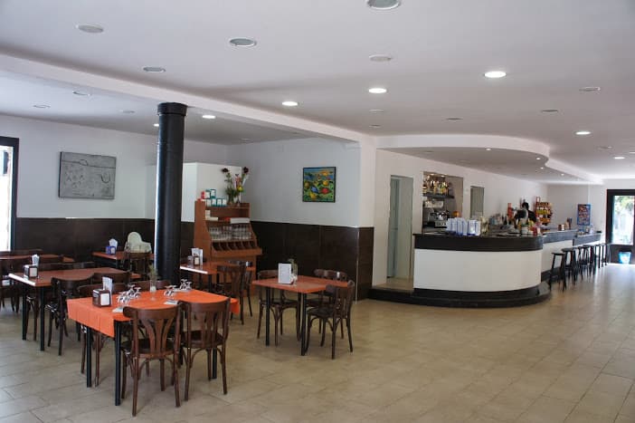 Restaurant — 4